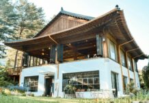 파리올림픽에서 역대 최대 ‘코리아하우스’ 운영…“한국 문화 홍보” white and brown concrete building