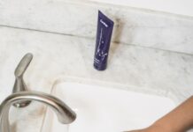 여름철 운동 후 피부 관리법 gray faucet