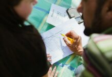 ‘한국어 열풍 더 세졌다’…네팔 등 15개국에 세종학당 새로 문 열어 man in black shirt sitting beside woman in gray shirt