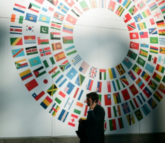 세계은행(WB), 한국을 중진국 함정 극복한 대표 사례로 꼽아 woman in black coat standing near round white red and blue wall