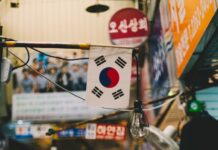 추석 성수품 30% 할인…“전통시장 지원 차질없이 추진” assorted clothes inside room