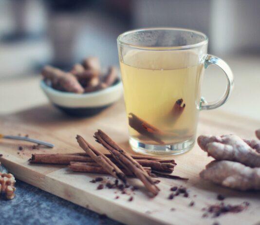 겨울철 건강을 위한 따뜻한 차의 효능 clear glass mug with yellow liquid on brown wooden chopping board
