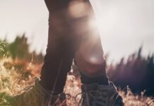 나른함 극복: 춘곤증을 이기는 생활 습관 person wearing white shoes