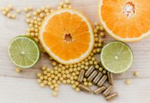 영양과 보충제, 현명하게 섭취하는 법 oranges, peas, and limes on a wooden table